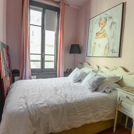 Charming Apartment In The Heart Of Paris ! Париж