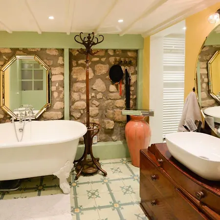Charming Apartment In The Heart Of Paris !